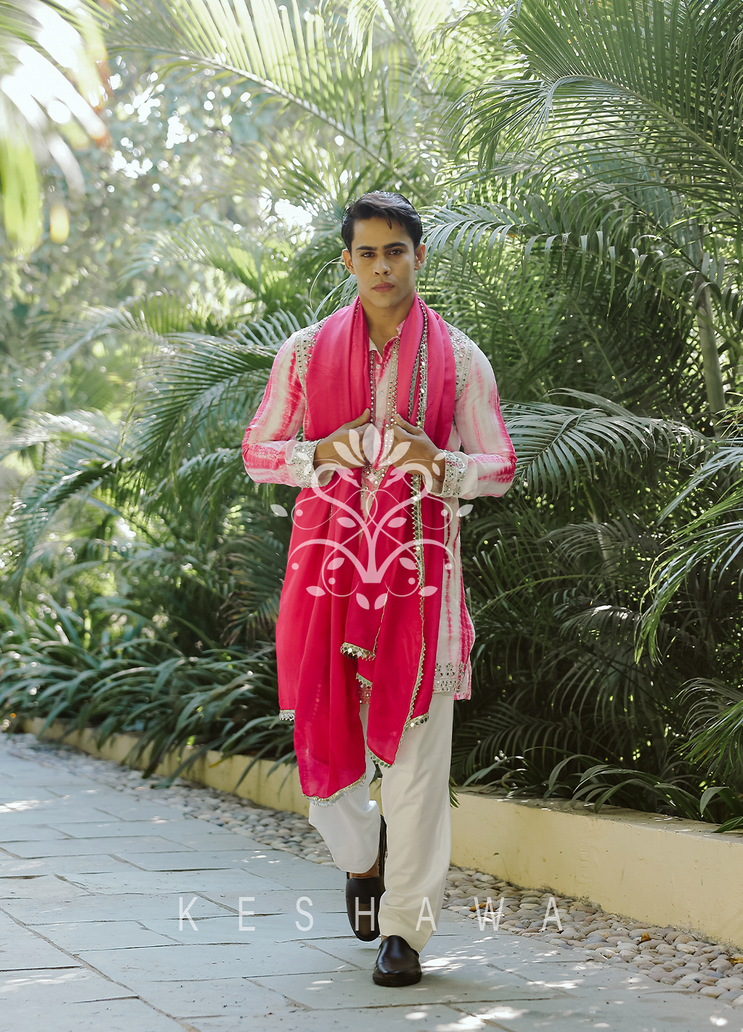Elevate your style with our stunning pink tie-dye kurta