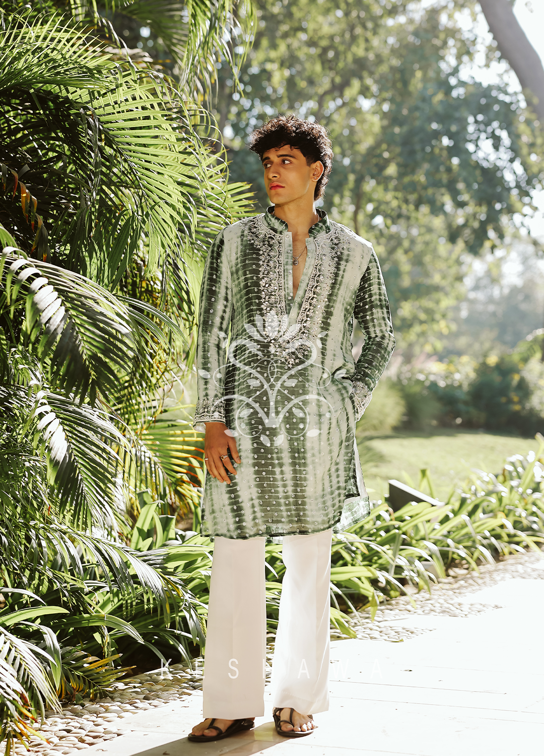 Elevate your style with our stunning green tie-dye kurta