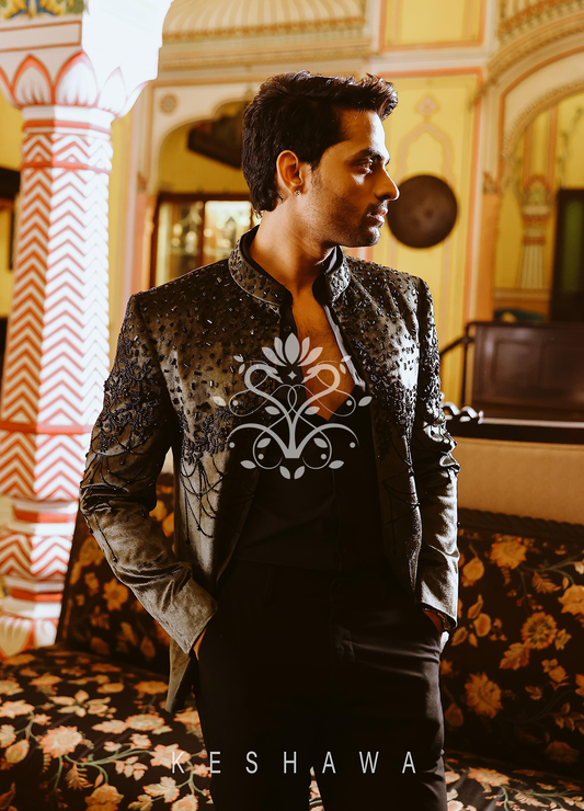 Green Velvet Glass Beads Embroidery Jacket: Opulent Elegance