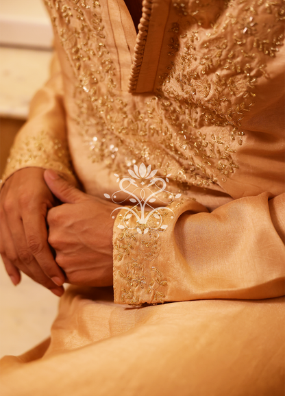 A touch of royalty, woven in threadwork.