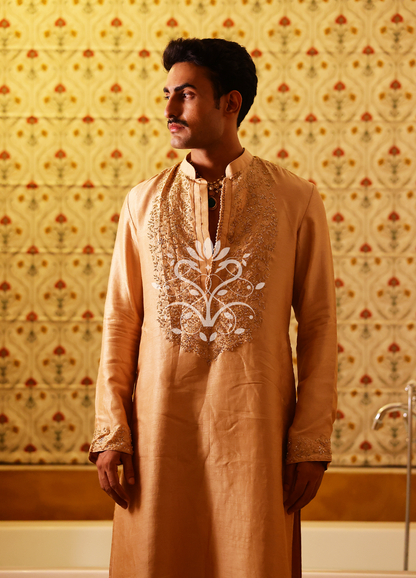 A touch of royalty, woven in threadwork.