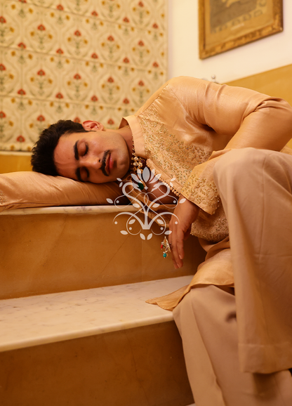 A touch of royalty, woven in threadwork.