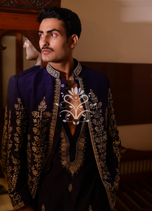 A moment with the mirror, a meeting with the Maharaja within.